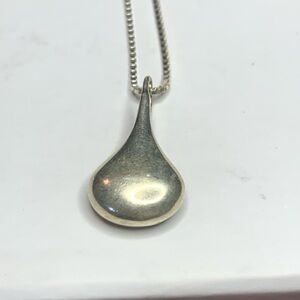 925 Silver drop pendant with chain. Both marked 925 and tested.